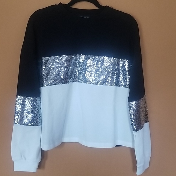Contrast Sequin Cut-and-sew Pullover - Picture 1 of 5